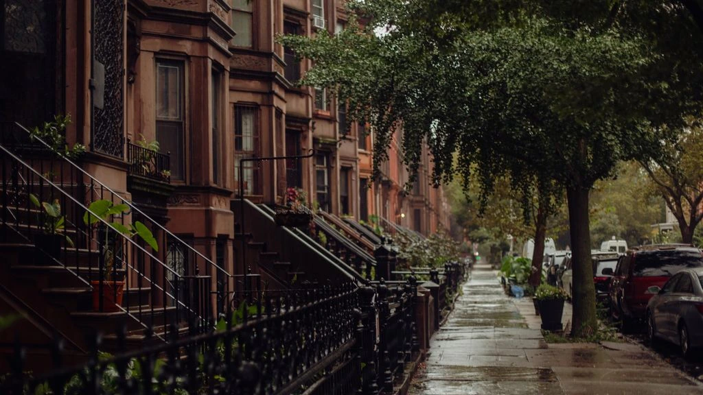 A tenant reads a notice outside a Brooklyn brownstone